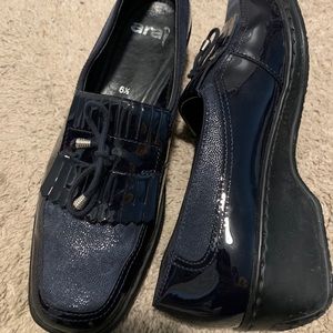 Like new! Ara Rachel Loafer - Navy